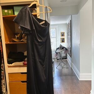 Elegant Navy One-Shoulder Gown